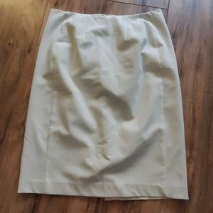 Fully lined skirt